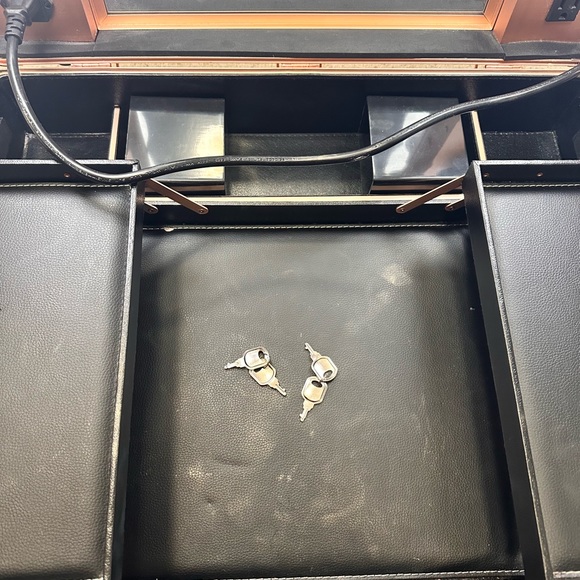 Impressions vanity XL slaycase travel/make up stand - Picture 7 of 13